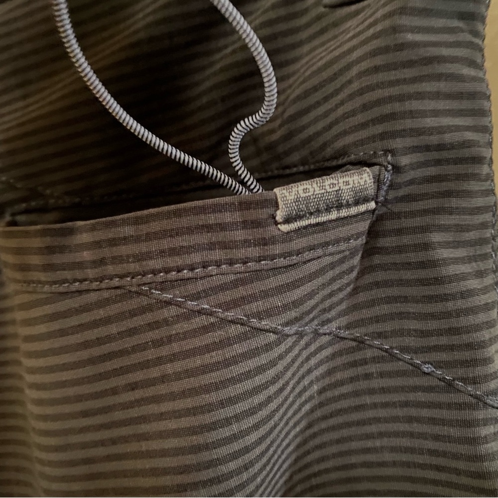 🌊3/$35 VOLCOM Hybrid Too Hectik Striped Charcoal 19” Submersible BoardShorts-29 - Picture 6 of 15